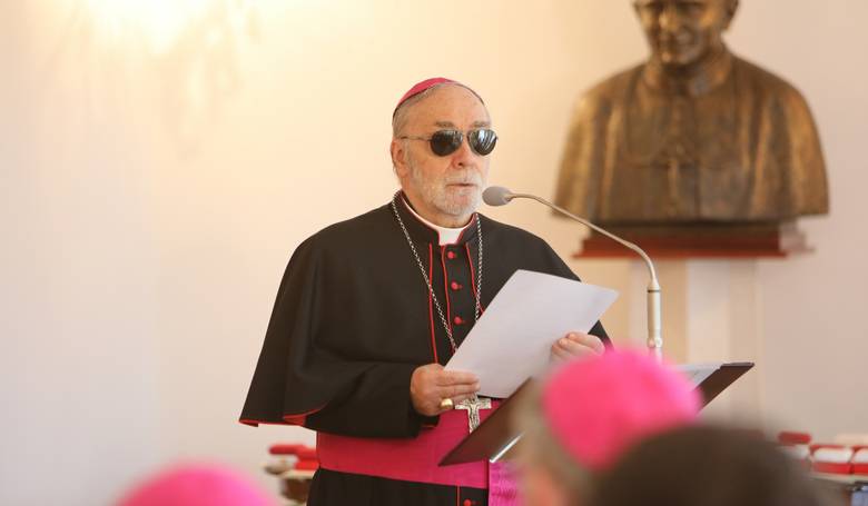 Biskupi ïakovali nunciovi za jeho službu