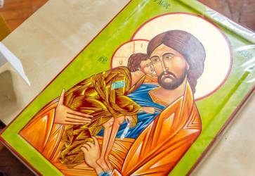 Ob¾úbeným motívom na ikonách je Madona s Die�a�om alebo Svätý Jozef s die�a�om Ježišom. 