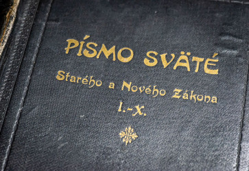 Razba na kompletnom vydaní Svätého písma z roku 1926. Snímka: Erika Litváková