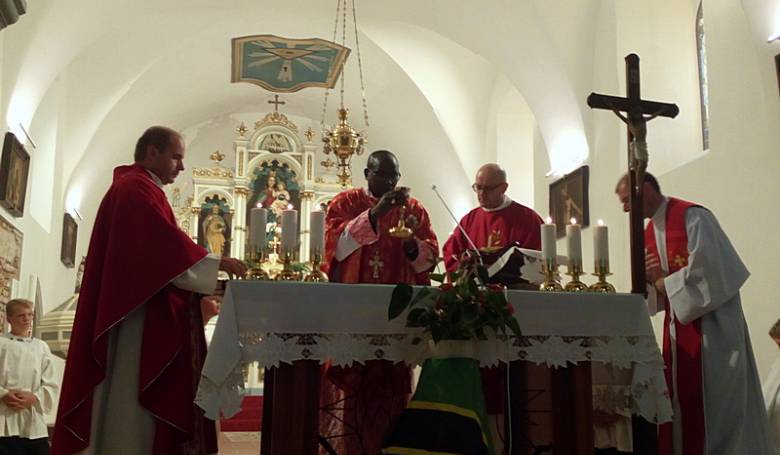 Biskup z Tanzánie zavítal do Kostolnej pri Dunaji