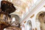 Bazilika má najväčší chrámový organ na Slovensku. Pôvodný dala postaviť Mária Terézia v roku 1771, v roku 1950 ho dobudovali saleziáni. Na kazateľnici je scéna Premenenia Pána – z nej mali dopadať slová do sŕdc ľudí a premieňať ich. Snímka: AS