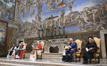 Svt Otec sa modlil s Karolom III.