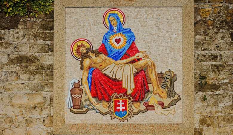 Vo Vatikáne odhalili mozaiku Sedembolestnej Panny Márie Vo Vatikáne odhalili mozaiku Sedembolestnej Panny Márie