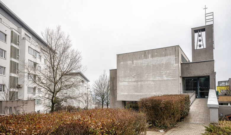 Medzi bytovkami, na dosah nemocn�c