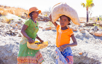 Škola ako záchrana pre deti v sľudových baniach Škola ako záchrana pre deti v sľudových baniach
