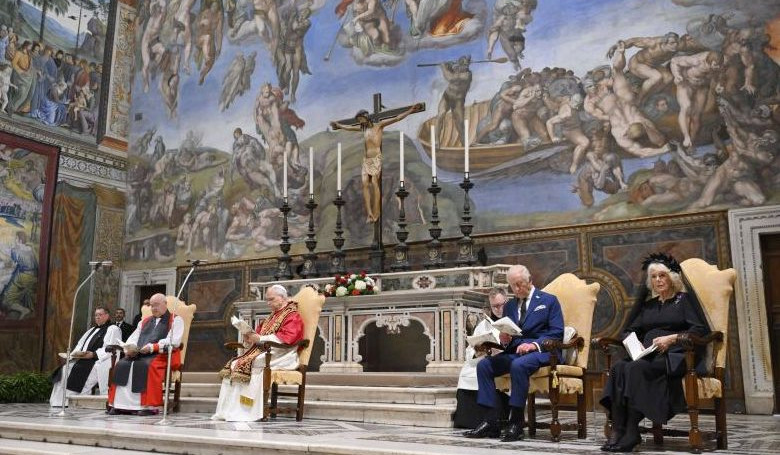 Svt Otec sa modlil s Karolom III.