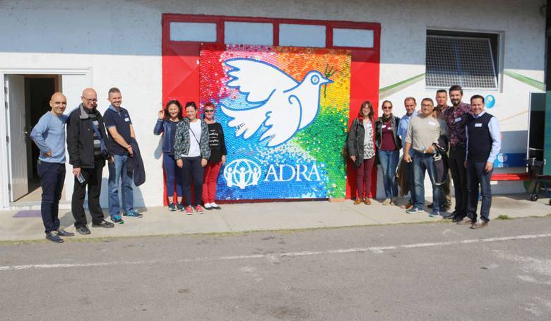 Dobrovoľníci v Albánsku vedú rómske deti k vzdelávaniu