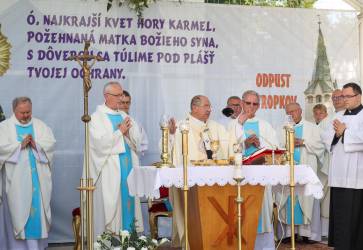 Košický arcibiskup Bernard Bober bol hlavným celebrantom odpustovej svätej omše v Stropkove. Snímka: Jaroslav Fabian