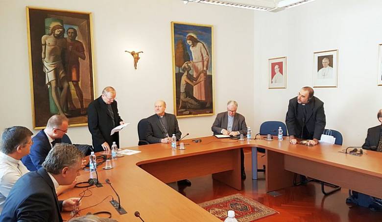 Kardinál Ravasi sa stretol so Slovákmi