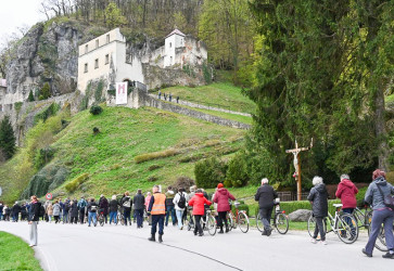 Pri príležitosti sviatku Božieho milosrdenstva sa v nedeľu 12. apríla v diecéznej Svätyni sv. Andreja Svorada a Beňadika na Skalke pri Trenčíne konala tradičná diecézna púť k Božiemu milosrdenstvu. Snímka: Tibor Ujlacký