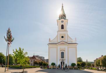 Farsk� Kostol Najsv�tej�ej Trojice v B�novciach nad Bebravou. Sn�mka: Erika Litv�kov�