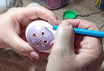 Voskovanie si vy�aduje nielen zru�nos�, ale aj trpezlivos�. Sn�mka: Mari�n �pacai