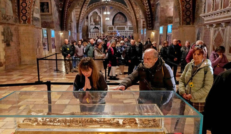 Svätý František žije ďalej Svätý František žije ďalej