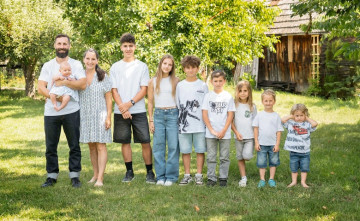 Skladal som masky r�znych prevzat�ch rol�