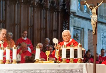 Bohoslužbu spoločne s novým nunciom celebrovali takmer všetci slovenskí biskupi. Snímka: Erika Litváková