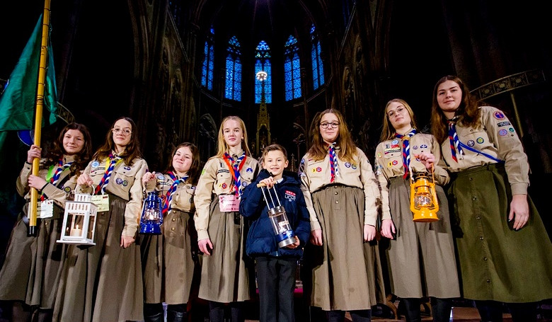 Skauti prinaj betlehemsk svetlo