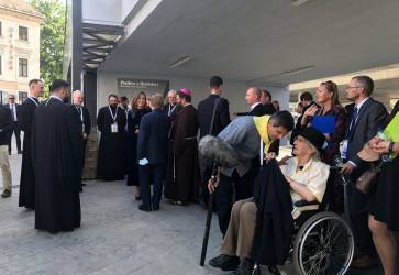 Na stretnutie s pápežom prišli predstavitelia židovskej obce i katolíckej Cirkvi. Snímka: Anna Stankayová