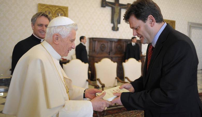 Peter Seewald pre KN: Benedikt XVI. nielen upozoròoval, ale dával i odpovede