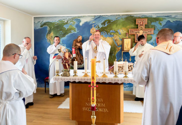 V Centre výcviku Lešť otvoril Ordinariát Ozbrojených síl a ozbrojených zborov SR Rok svätého Františka. Svätú omšu slávil biskup Pavol Šajgalík. Snímka: archív Ordinariátu OS a OZ SR