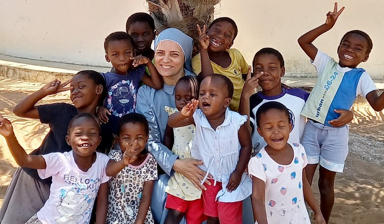 Ke� sa modl�me s de�mi, Boh kon� z�zraky