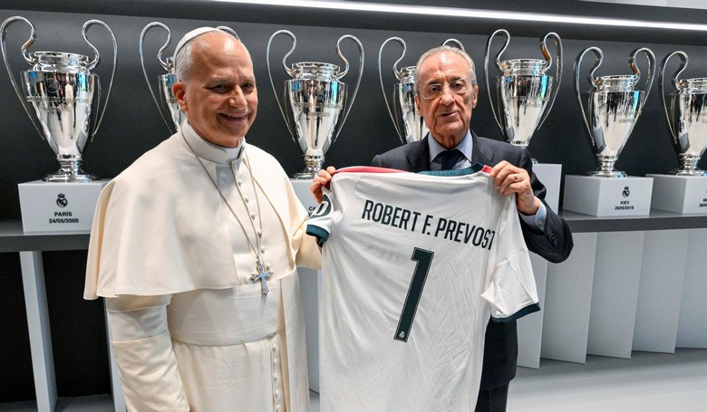 Vo futbale aj v živote vyhrávame spoločne Vo futbale aj v živote vyhrávame spoločne