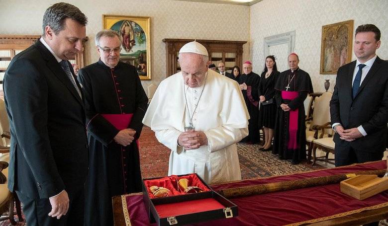 Pápež František prijal predsedu slovenského parlamentu (video)