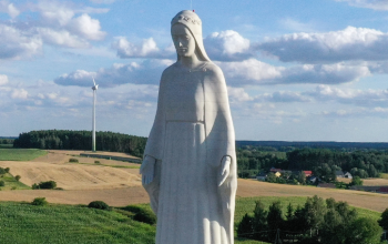 Požehnali najvyšší mariánsky monument v Európe Požehnali najvyšší mariánsky monument v Európe