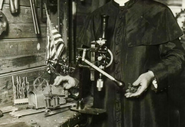 Kňaz Jozef Suchý z malej spišskej obce Uloža sa venoval nielen duchovnej činnosti, ale ako vynálezcovi mu záležalo aj na ochrane zdravia a ľudských životov. Snímka: archív Jozefa Tomečku