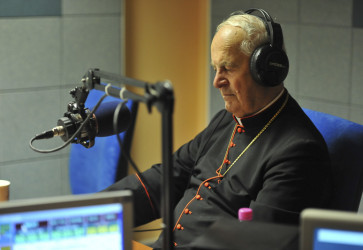 V priebehu rokov prišlo do štúdia množstvo osobností, medzi inými aj kardinál Jozef Tomko. Snímka: TK KBS/Anton Kulan