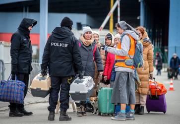 Dobrovoľníci pomáhajú na slovensko- -ukrajinskom hraničnom priechode vo Vyšnom Nemeckom. Snímka: profimedia.sk