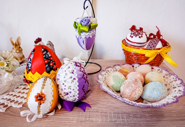 Kraslice vznikaj� r�znymi technikami zdobenia.  Sn�mka: Mari�n �pacai