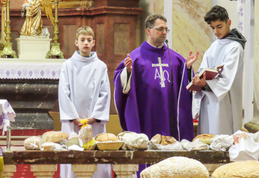 Vo farnosti Krakovany vr�tane fili�lky Ostrov pri Pie��anoch sa v d�och 22. febru�ra a� 1. marca konali �udov� misie pod veden�m p�trov minoritov. Sn�mka: Juraj Filo