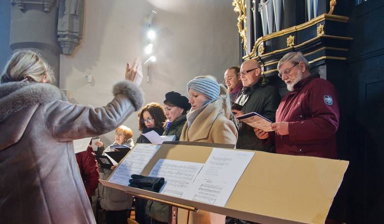 Liturgia a hudba s spolu zosoben