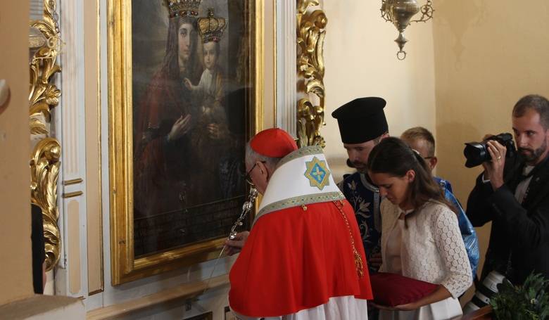 Kardinálovi darovali kópiu ikony klokočovskej Bohorodičky