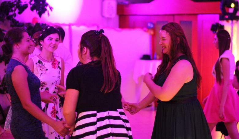 Mlad udia s umi ndeje