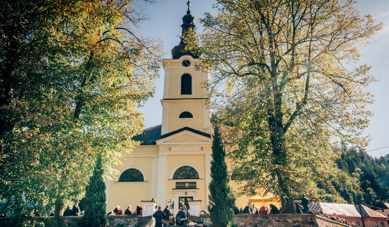 Papierov opona padla