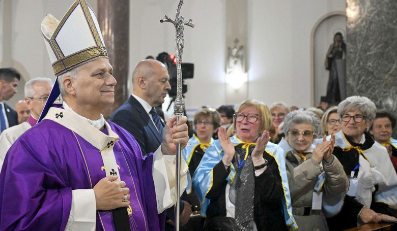 P�pe� sa stretol s matkami z�visl�ch synov