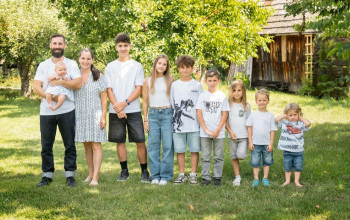 Skladal som masky r�znych prevzat�ch rol�