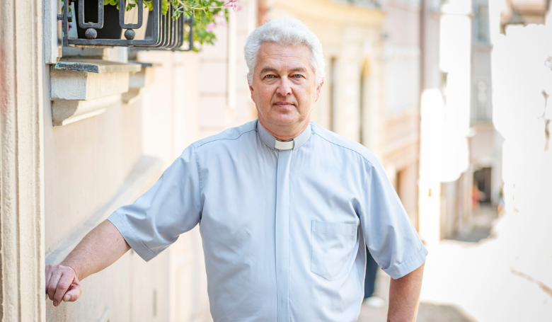 Povera zotro�uje �loveka strachom