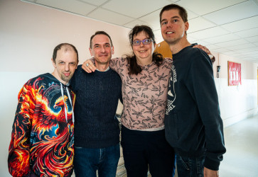 Medzi vychov�vate�mi a klientmi panuje kamar�tska atmosf�ra. Sn�mka: Erika Litv�kov� 