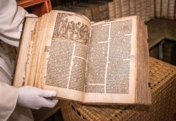 Jedna z najstarch Bibli v Strahovskej kninici. Snmka: Martina Houdek