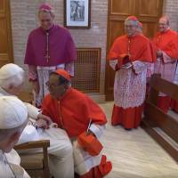 Noví kardináli navštívili emeritného pápeža