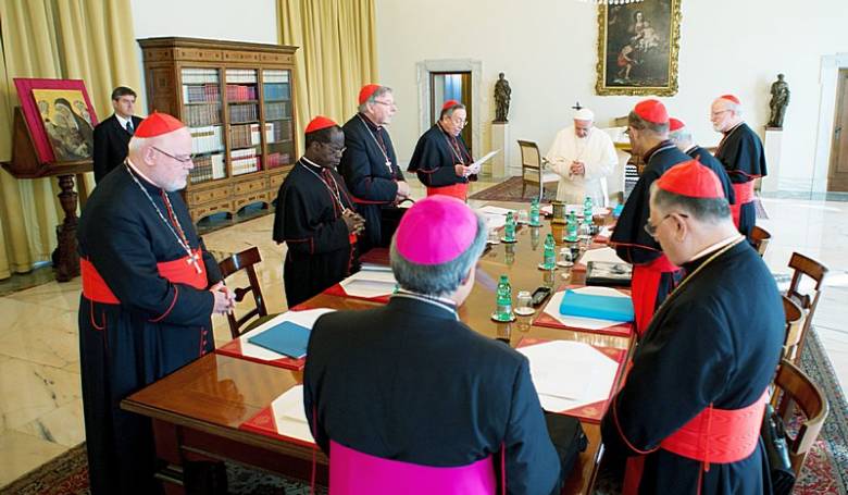 Pápež povolal biskupov do Vatikánu