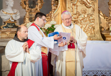 Rožňavskí veriaci putovali so svojím biskupom Stanislavom Stolárikom po stopách sv. Jána Nepomuckého v Česku.Snímka: Človek a Viera/Monika Doláková