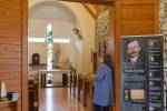 V príjemnom prostredí malej kaplnky sv. Bernadetky je priestor aj na chvíľu duchovna. Vo vnútri je maľba zobrazujúca sv. Bernadetu s Pannou Máriou. Snímka: KN/Erika Litváková