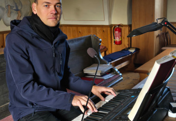 Organista Boris Bros. Sn�mka: L�via Dvorsk�