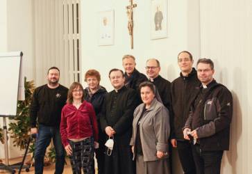 Trnavská arcidiecéza: Úvodné stretnutie arcidiecézneho synodálneho tímu v novembri 2021 v Trnave.  Snímka: archív arcibiskupského úradu