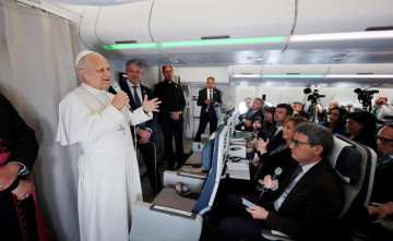 P�pe� povzbudzuje h�ada� kult�ru mieru