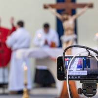 Kňazi sú nateraz v kostoloch bez veriacich