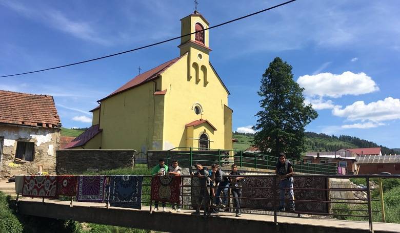 Rok v kobercovej dedine Rok v kobercovej dedine